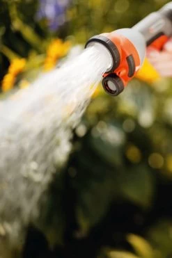 Gardena Premium Metalen Multifunctionele Broes -Reinigingsgereedschap 14163974891668107 20 sproeistraal