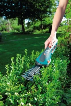 Gardena Lithium Accu Gras-en Buxusschaar ClassicCut -Reinigingsgereedschap 14164119695368887 20 in gebruik 2