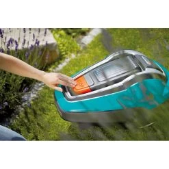 Gardena Robotmaaier R80Li 8 Gardena Robotmaaier R80Li -Reinigingsgereedschap 1481489721790Gardena Robotmaaier R80Li annimatie